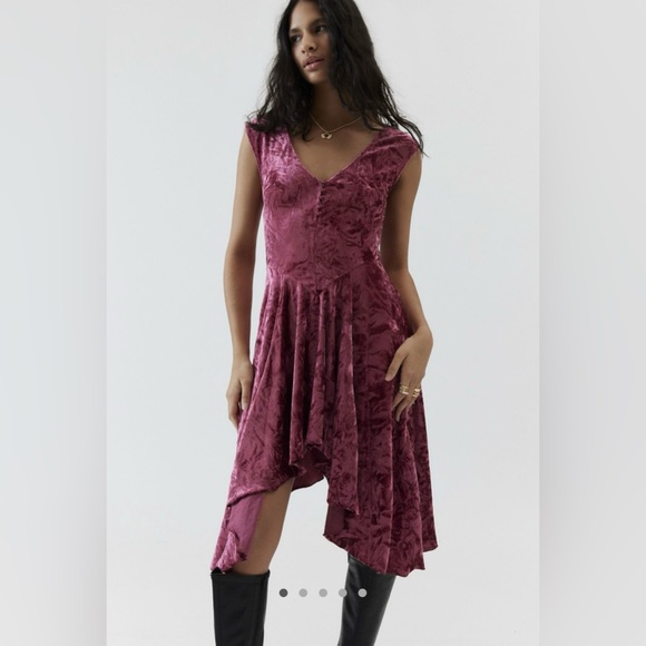 NWT UO Corina Velvet Short Sleeve Mini Dress - Picture 1 of 10